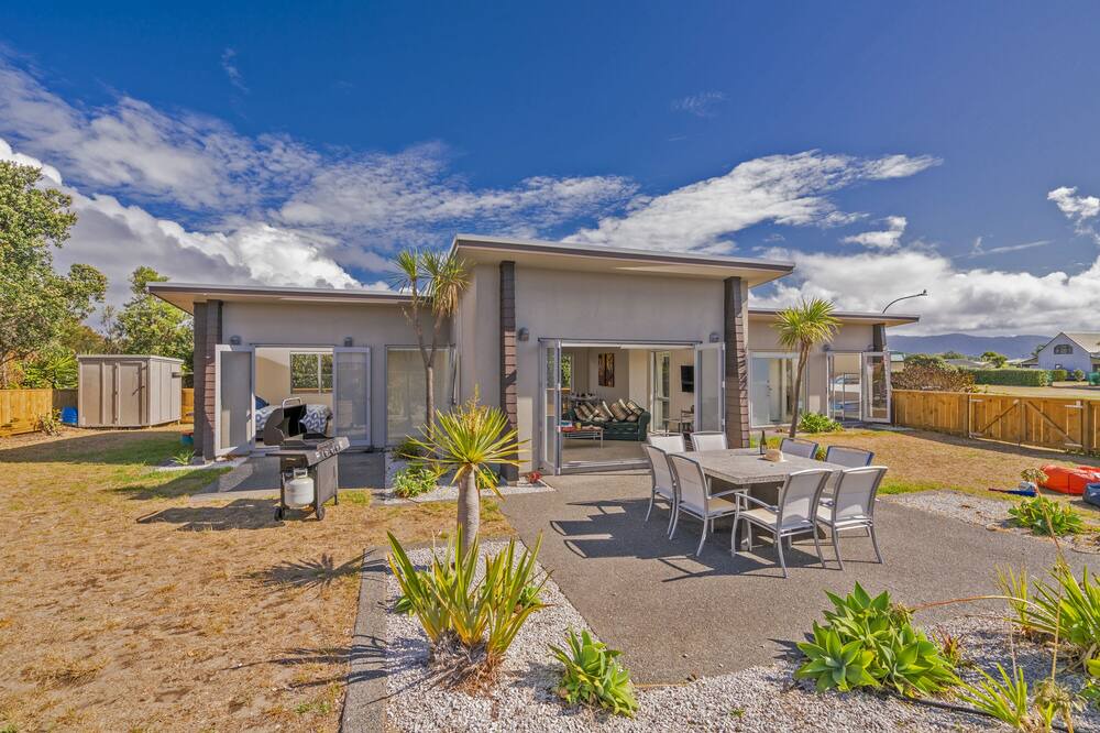 Matarangi Cottage | Titoki Magic - Matarangi Holiday Home