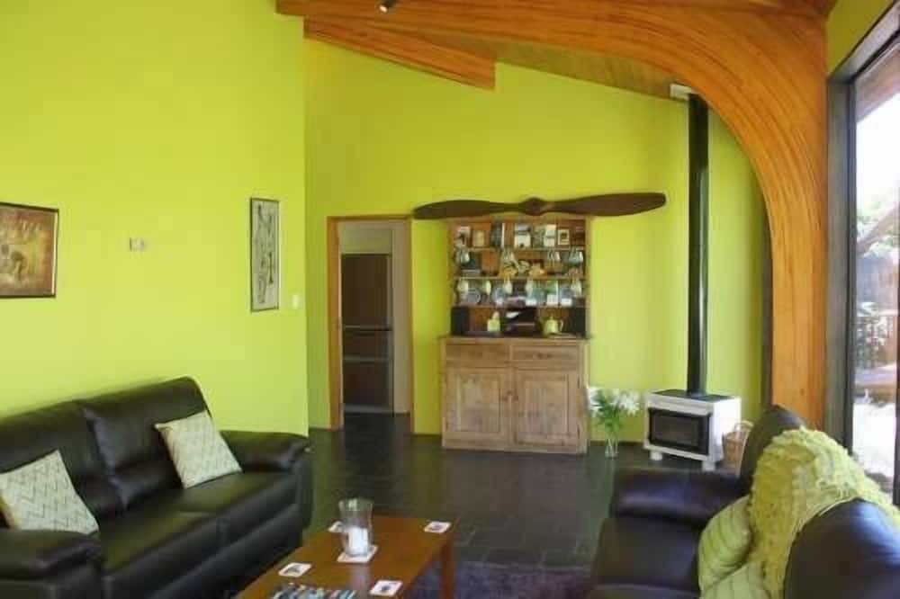 Renwick Apartment | Antares Homestay