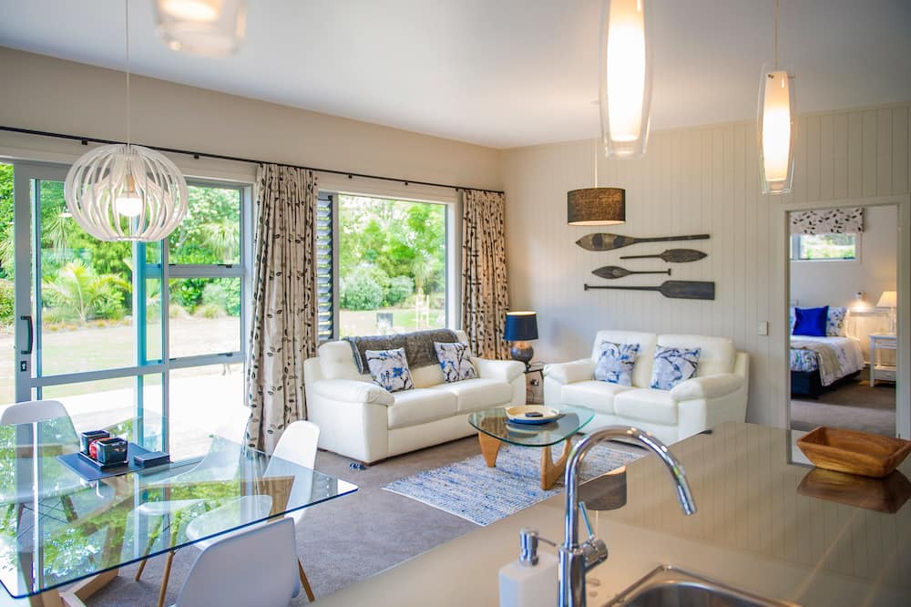 Cooks Beach Cottage | Flaxmill Accommodation
