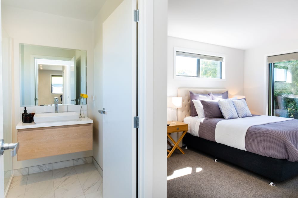 Clive Cottage | Lawn Cottages