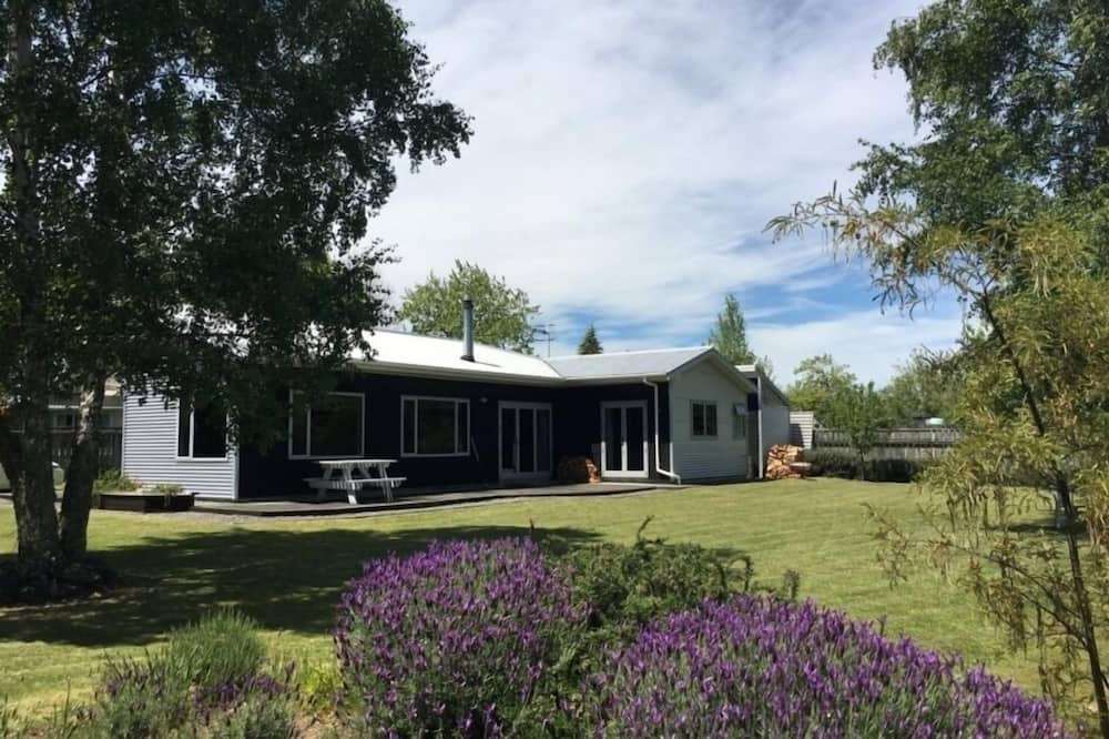 Turangi House | Carmel Cottage Trout Fishing Mountain and Bush Walks
