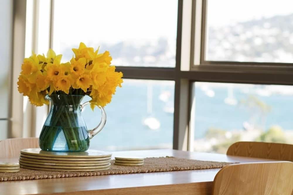 Wellington Apartment | Stay on the Bay - The Penthouse on Evans Bay - 3 bed top floor apartment