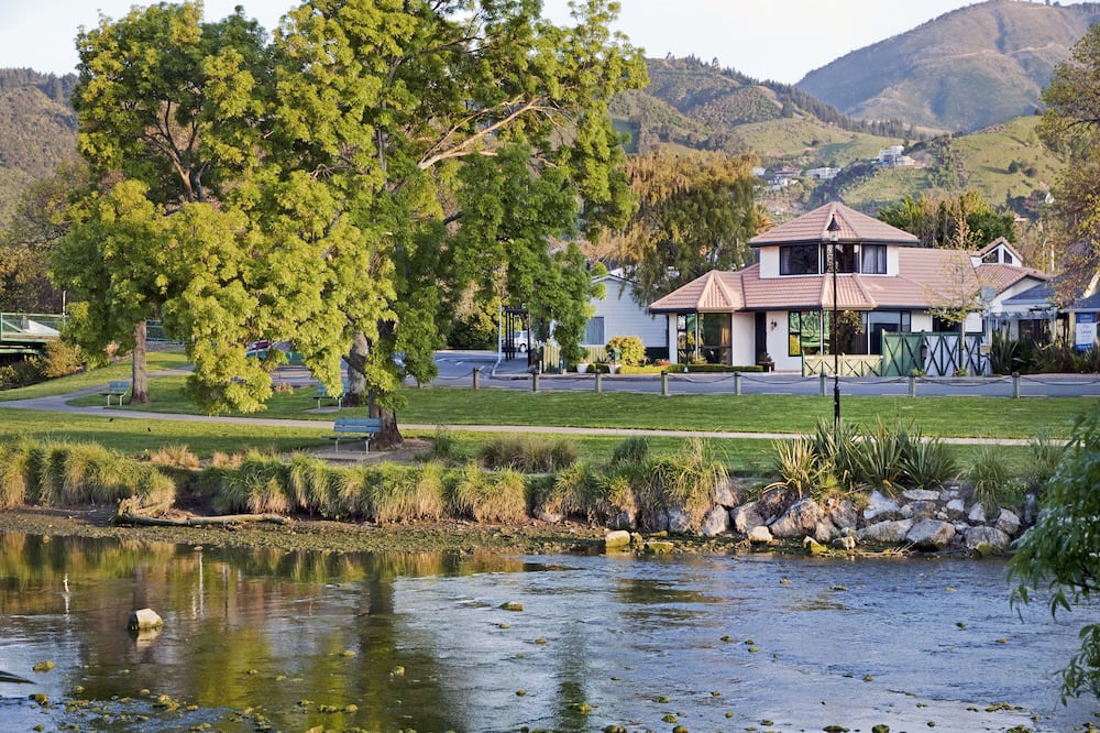 Nelson City Centre House | Riverside Villa - In the City by the River!