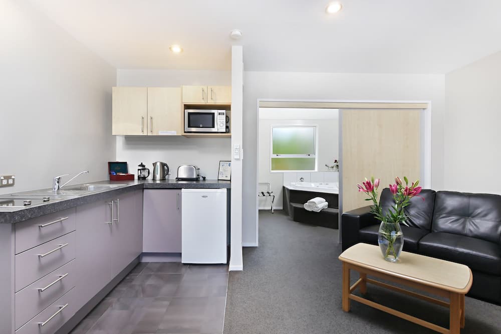 Sherborne Street Apartment | Arthur's Court Motor Lodge