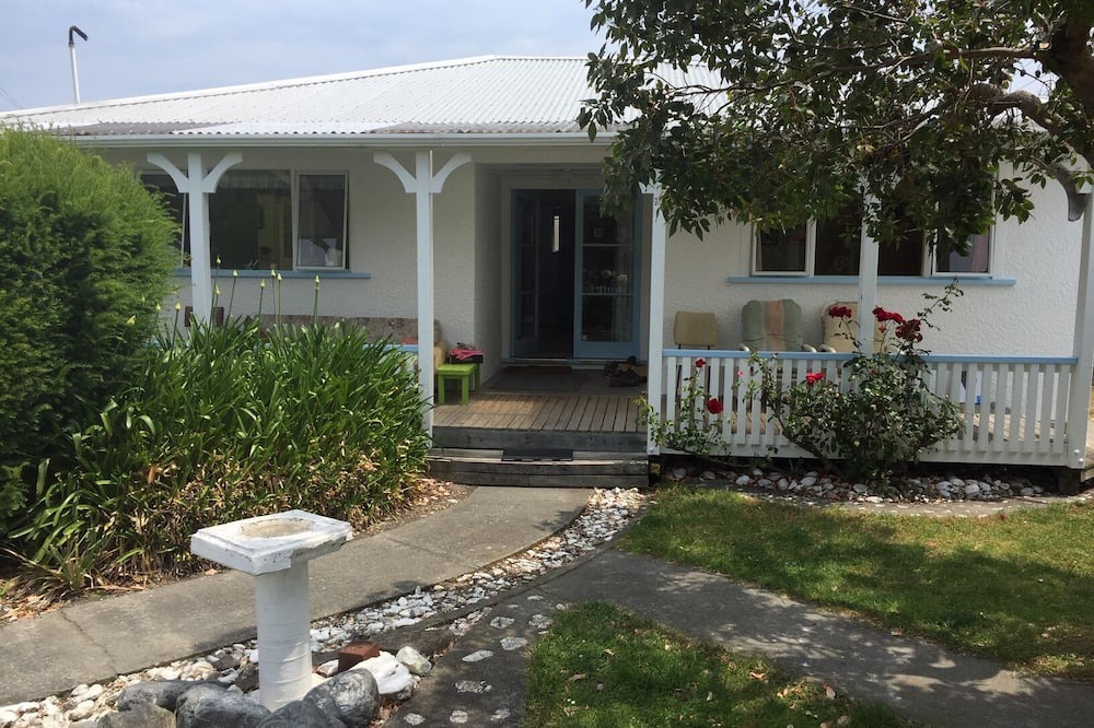 South Bay House | Wakatu (wait a while) Cottage