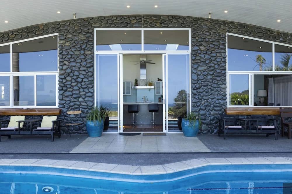 Merita House | Beautiful Beach Stone House 3bedroom home.