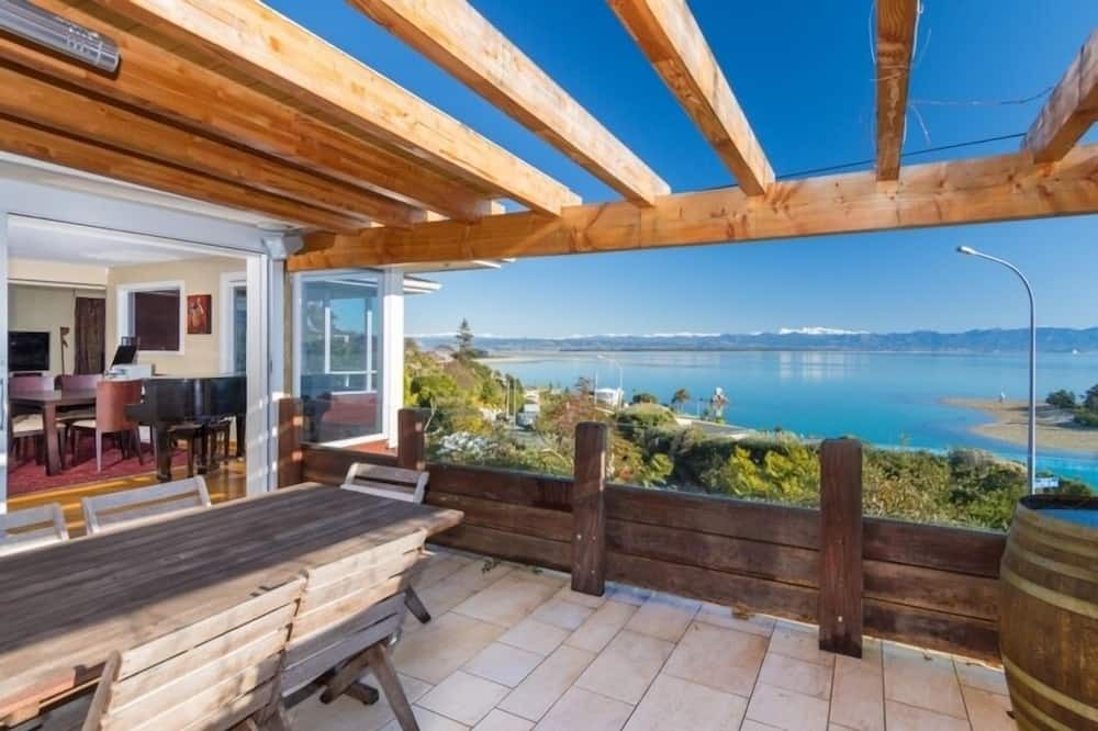 Britannia Heights House | Seaside Manor
