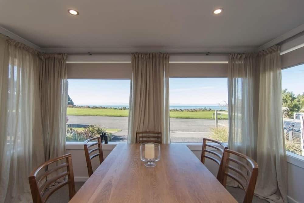 Timaru House | Seaside Bungalow Timaru