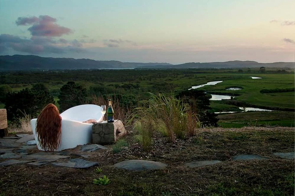Aka Aka Cottage | Off-The-Grid Luxury Holiday Cottage with Waikato River Views near Auckland, North Island