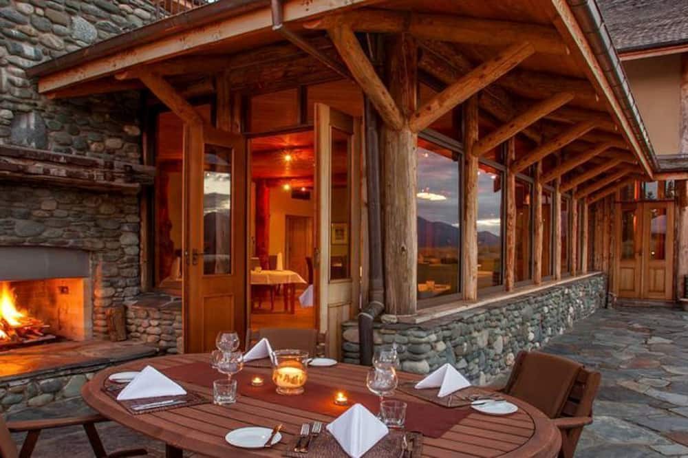 Te Anau Cabin | Picturesque Cabin for Families or Couples on Lake Te Anau, New Zealand