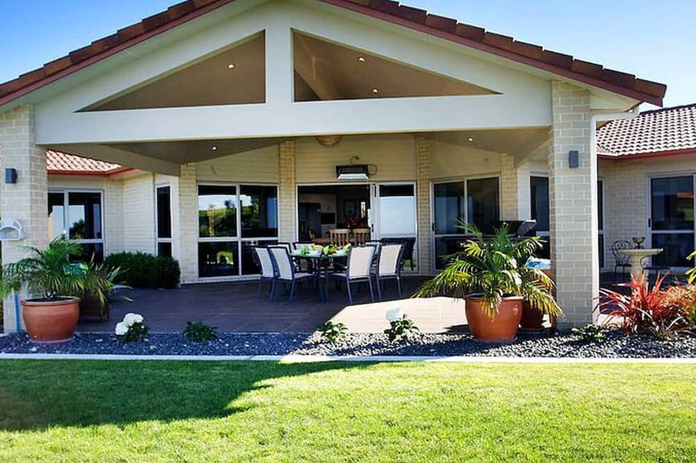 Eskdale Cabin | Relaxing Wine Country Holiday in Napier, New Zealand