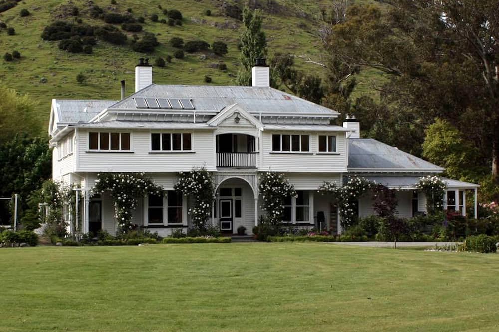Christchurch House | Luxurious Vacation Rental on Stunning Grounds in Christchurch, South Island
