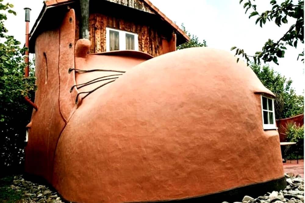 Tasman House | Romantic Fairytale Boot Shaped Cabin, New Zealand