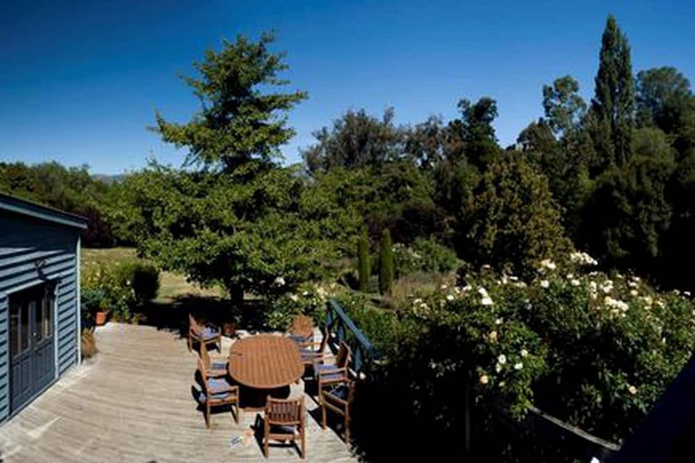 Akaroa Cabin | Romantic Getaway near Historic Harbor Town of Akaroa on Banks Peninsula, New Zealand