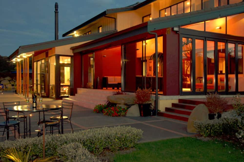 Gisborne Cabin | Romantic Suite in an Eco-Friendly Nature Lodge on New Zealand'a North Island