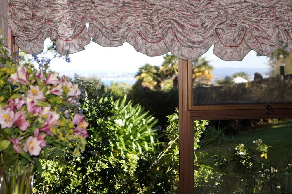 Eskdale Cabin | Romantic and Unique Getaway with Bay Views Situated in Hawke's Bay, New Zealand