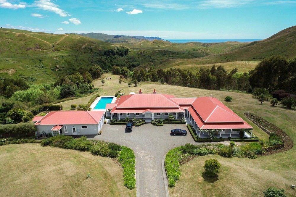 Waimarama Villa | Luxurious Private Cottage Overlooking the Ocean in Hawke's Bay, New Zealand