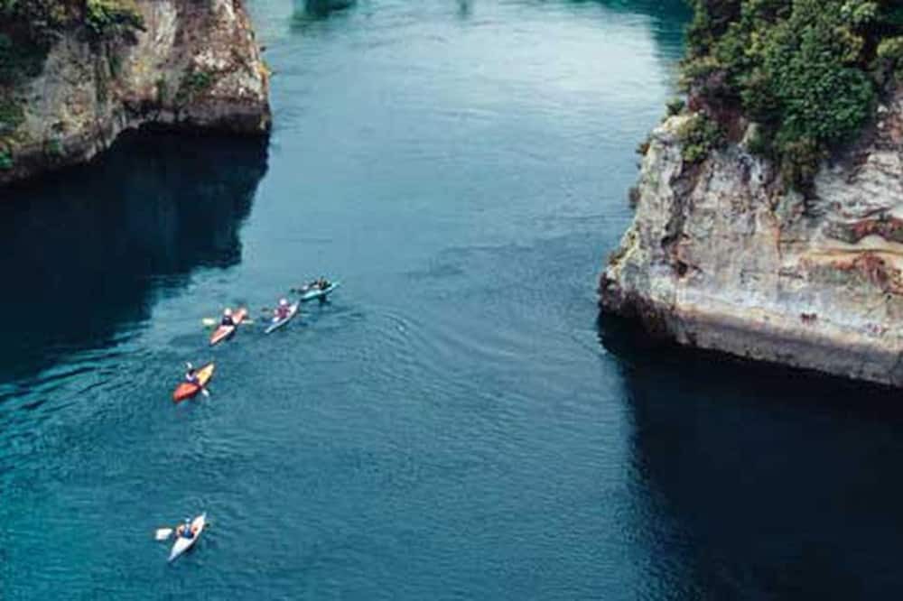 Waingaro Cabin | Luxurious Bed and Breakfast with a Lovely Spa Pool near Waikato, New Zealand