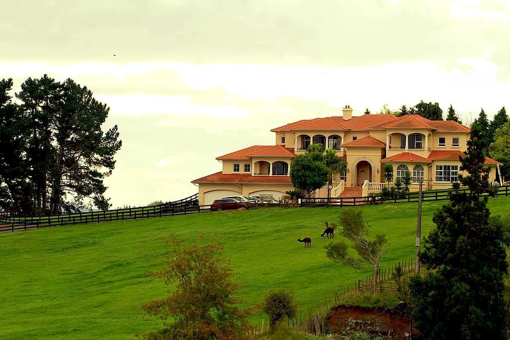 Hamilton Cabin | Family-Friendly Getaway near the Iconic Hobbiton on the North Island