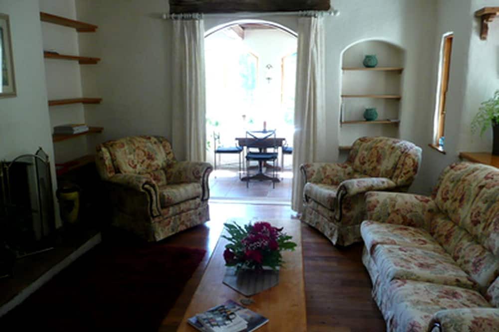 Ngatimoti House | Holiday Cottage Close to the Kahurangi National Park in Ngatimoti, New Zealand