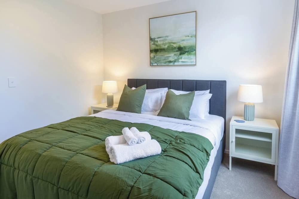 Christchurch City Centre House | City Stay, Sleeps 6 - Walk to One NZ Stadium