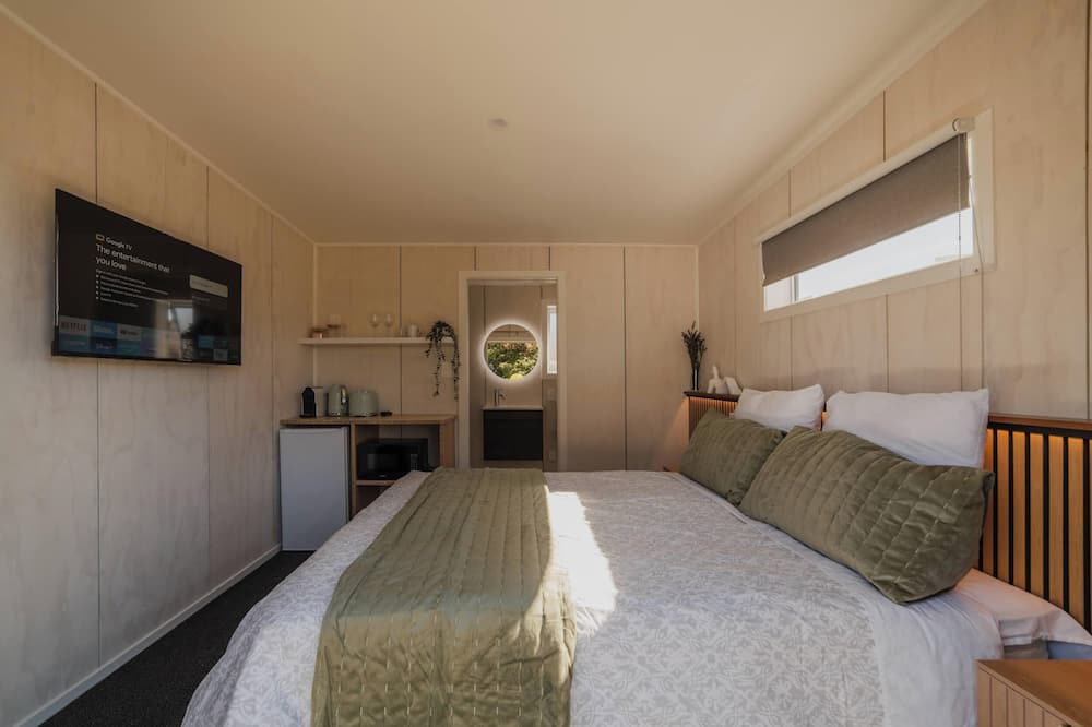 Burkes Pass Cabin | Pine Nook: Quiet Rural Cabin With Mountain Views