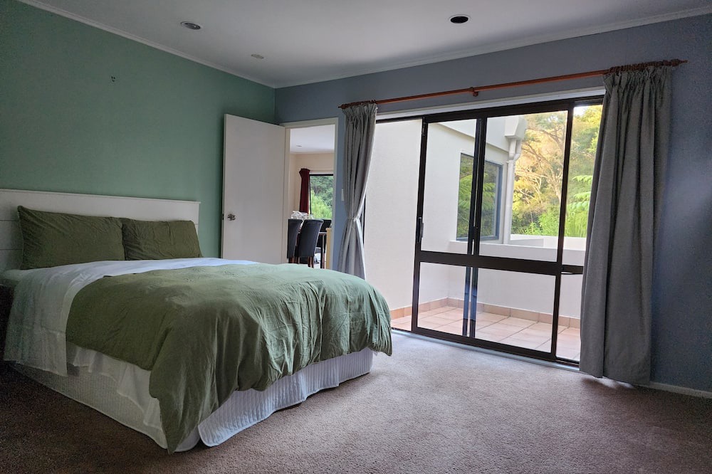 Birkenhead House | Entire Upper-floor: Spacious 140m2