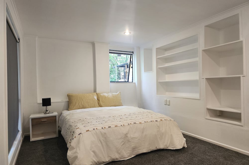 Birkenhead House | Entire Ground-floor: Spacious 145m2