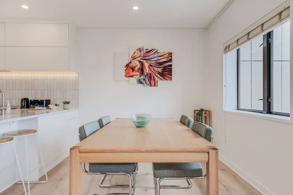 Auckland Central Business District Apartment | Premium Viaduct Waterfront Abode | Pool & Parking