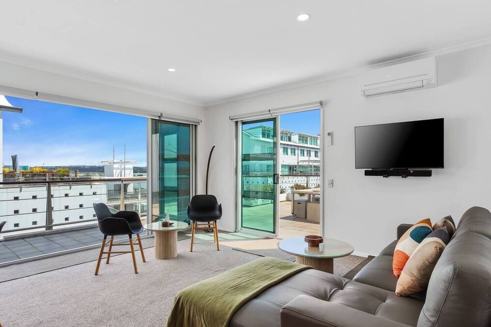 Auckland Central Business District Apartment | Huge Balcony & Harbour Views Princes Wharf Shed 19