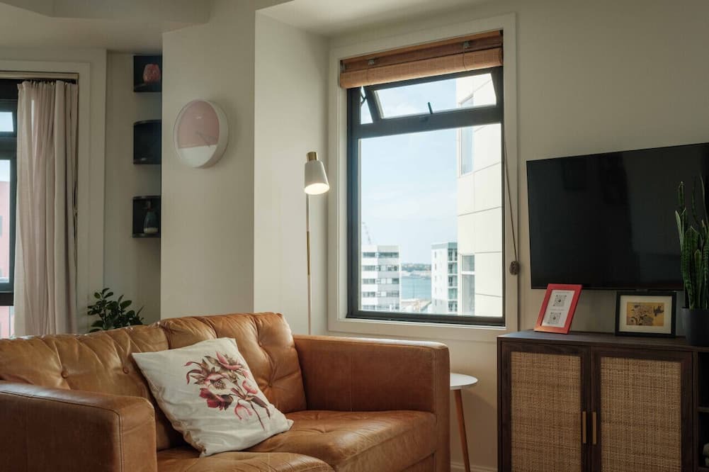 Auckland Central Business District Apartment | The Paloma Suite by Homello | Quiet Central Perfect for Long Stays