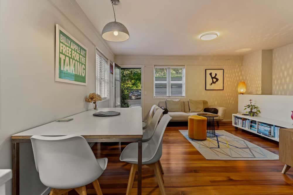 Kingsland Apartment | Central 4BR Nook with Backyard by Western Springs