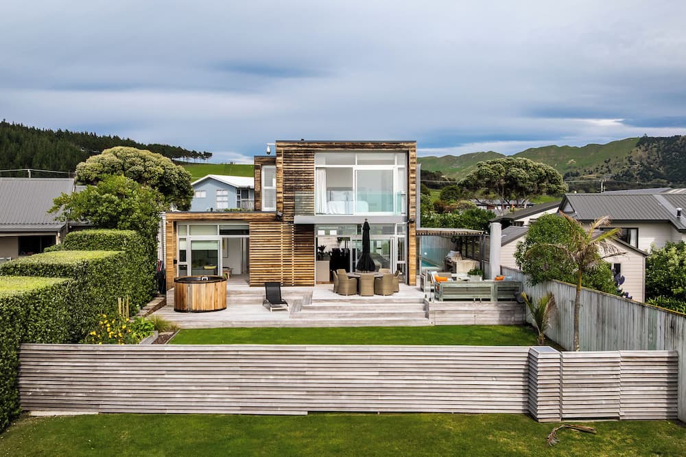 Waimarama House | The Whyte House - Waimarama Beachfront