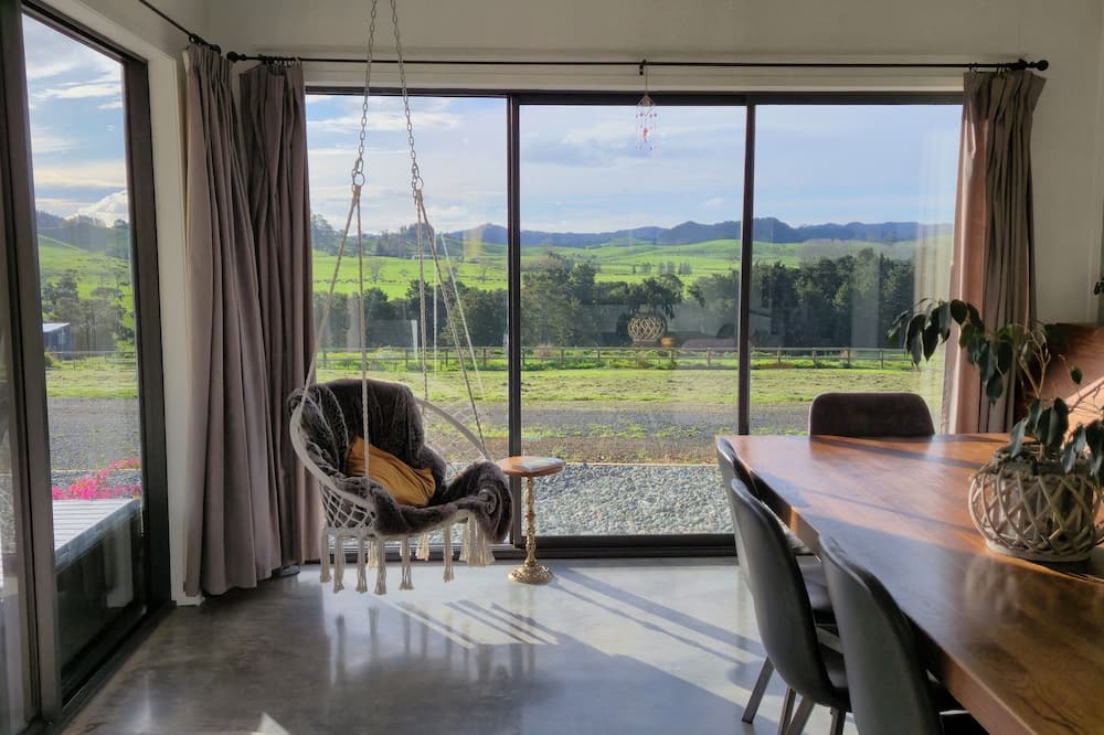 Mangapai House | Valley Views Near City & Coast