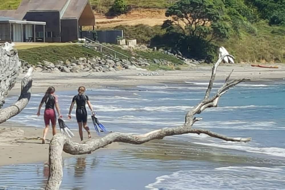 Taiharuru House | Bach at the beachn- Situated at Taiharuru (east coast near Whangarei, Northland)