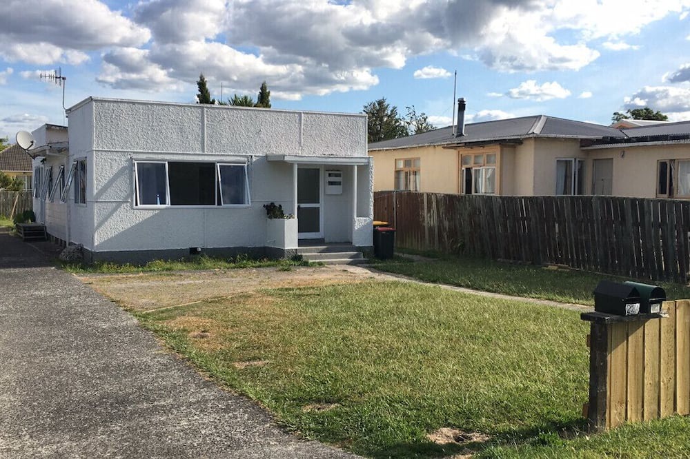 Rotorua House | 3 Beds including 2 Double Beds and 1 Sofa Beds up to 6 People House, 22A Pererika St, Rotorua
