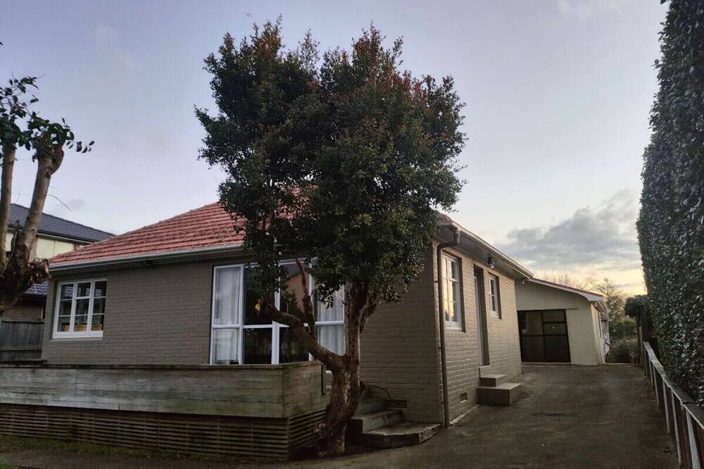 Mount Albert House | 7 Beds including 4 Double Beds, 1 Single Bed, 2 Double Sofa Beds, 8 Renton Road, Mt Albert, Auckland