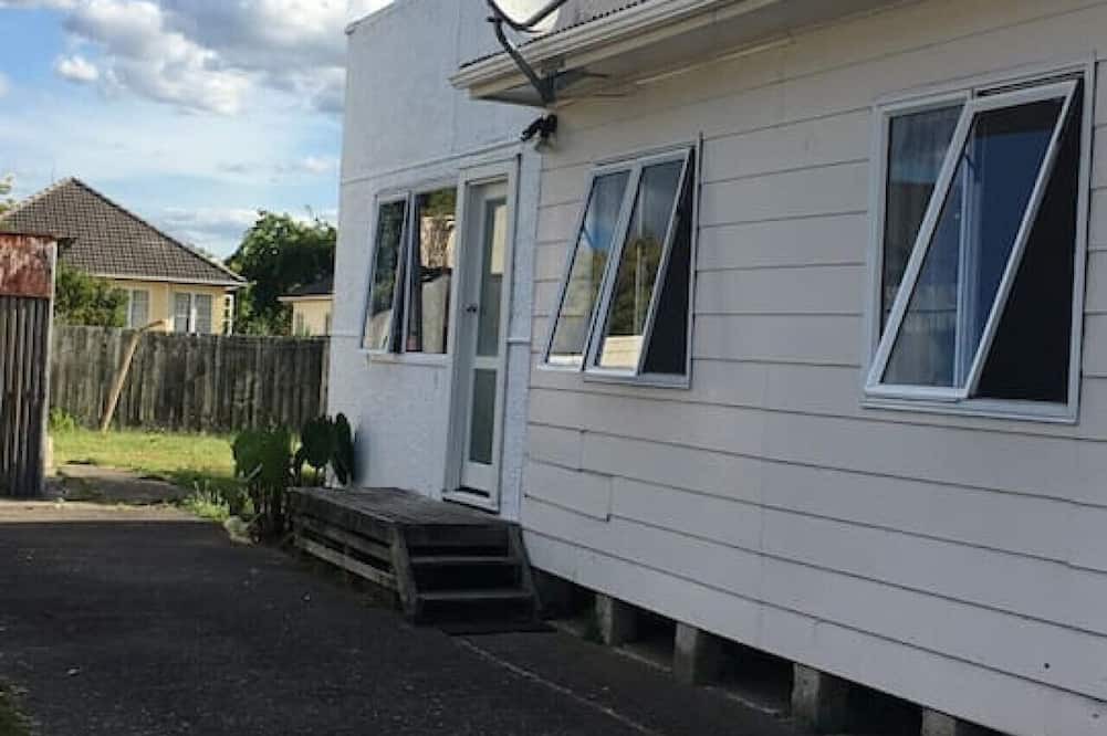Rotorua House | 4 Beds including 2 Double Beds and 2 Sofa Beds up to 8 People, House, 22B Pererika St, Rotorua