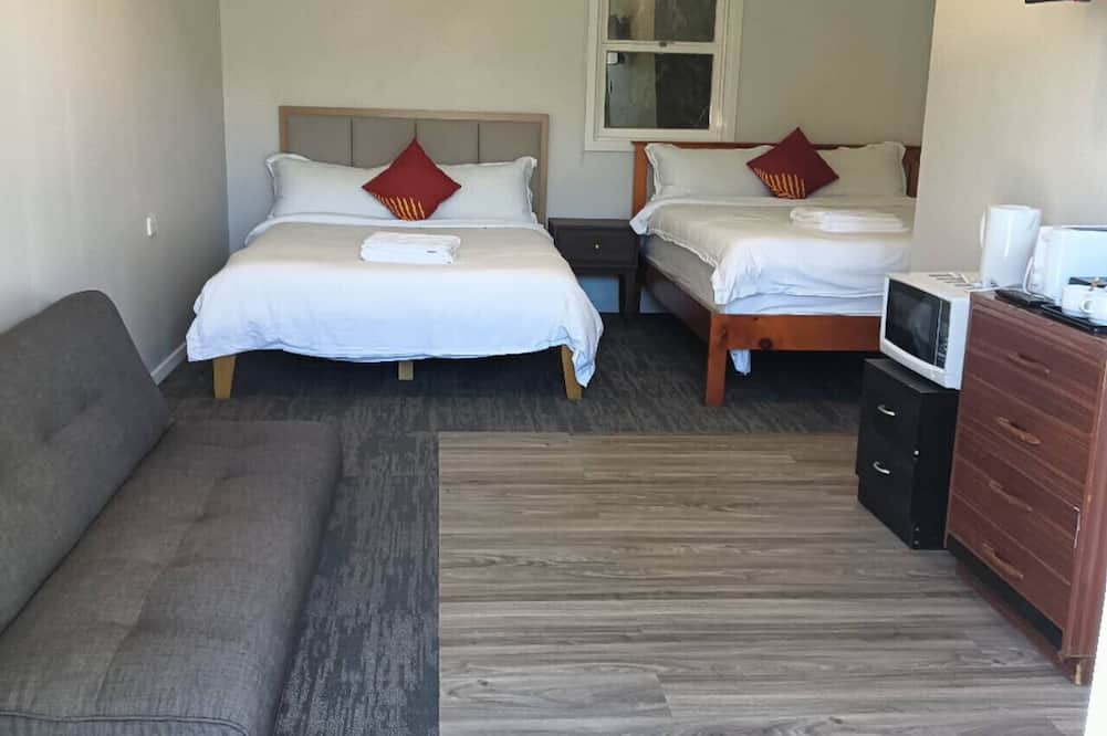 Kawaha Point Ski Chalet | 2 double and 1 sofa beds garden chalet, 7C Salisbury Road, Rotorua