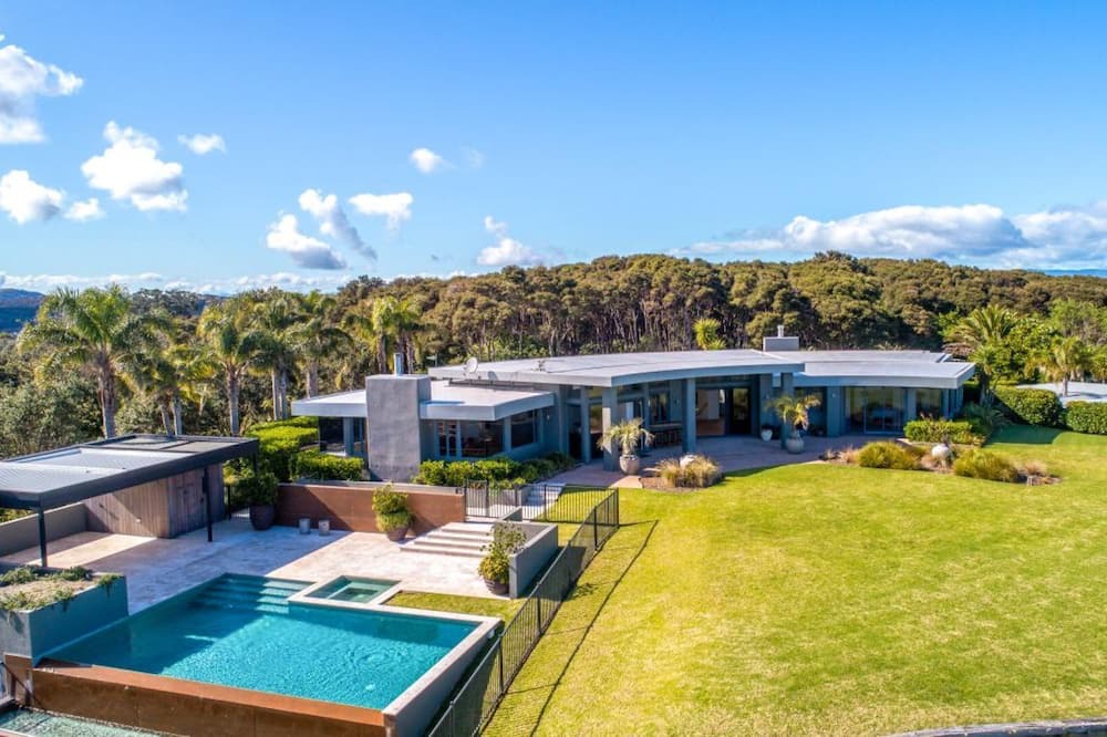 Omiha House | Chardy Ridge Summary: