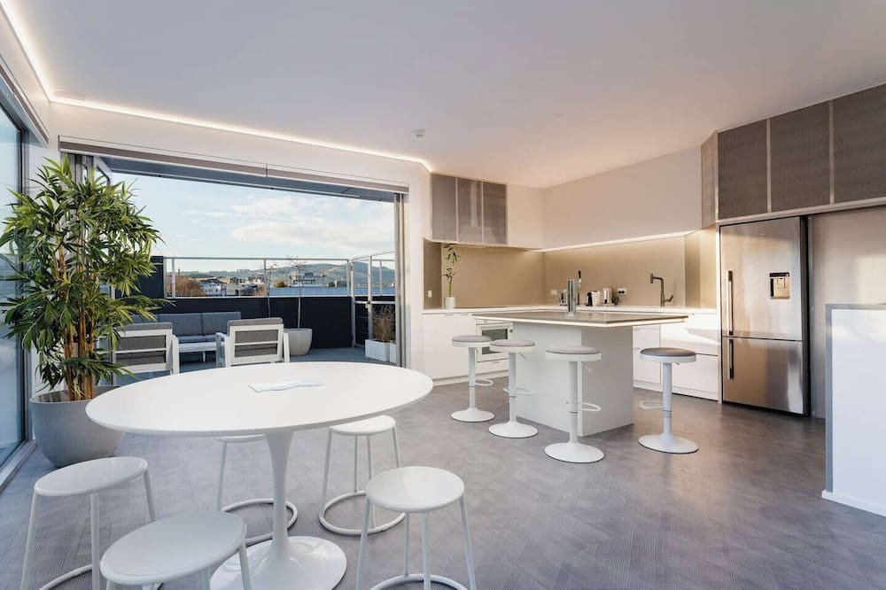 Dunedin City Centre Apartment | Futuristic Modern Central Accommodation by Aotearoa Escapes