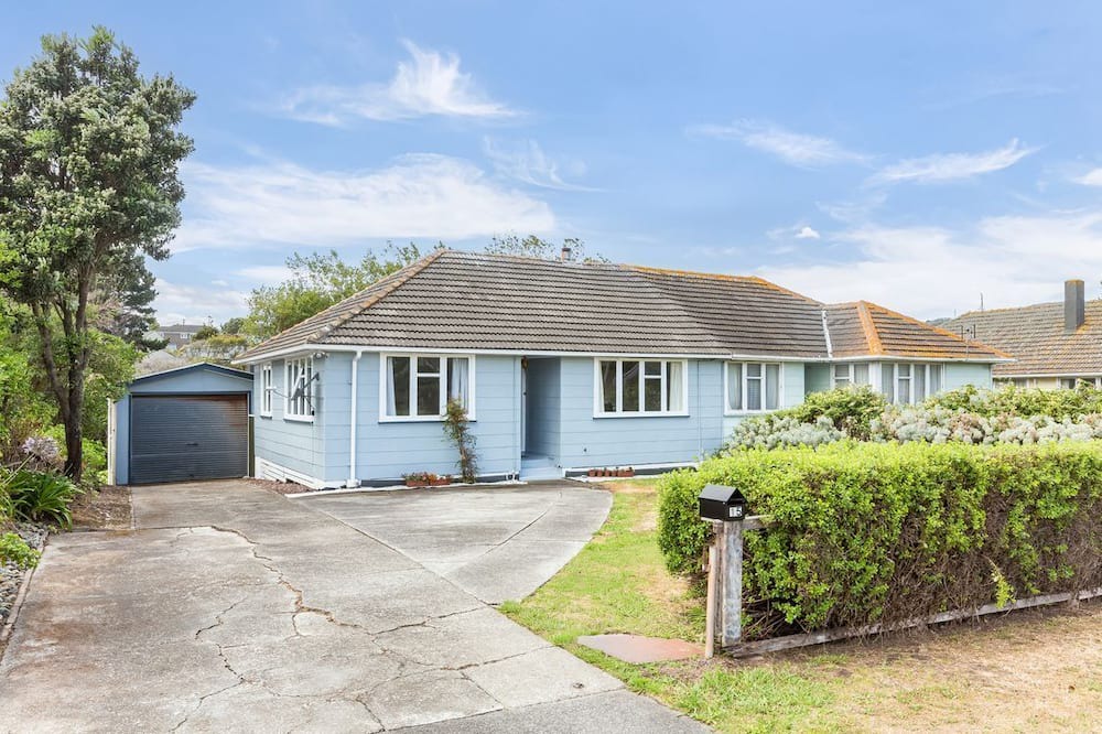 Titahi Bay House | Kick back on Kapiti! Your home away from home, just steps from the beach.