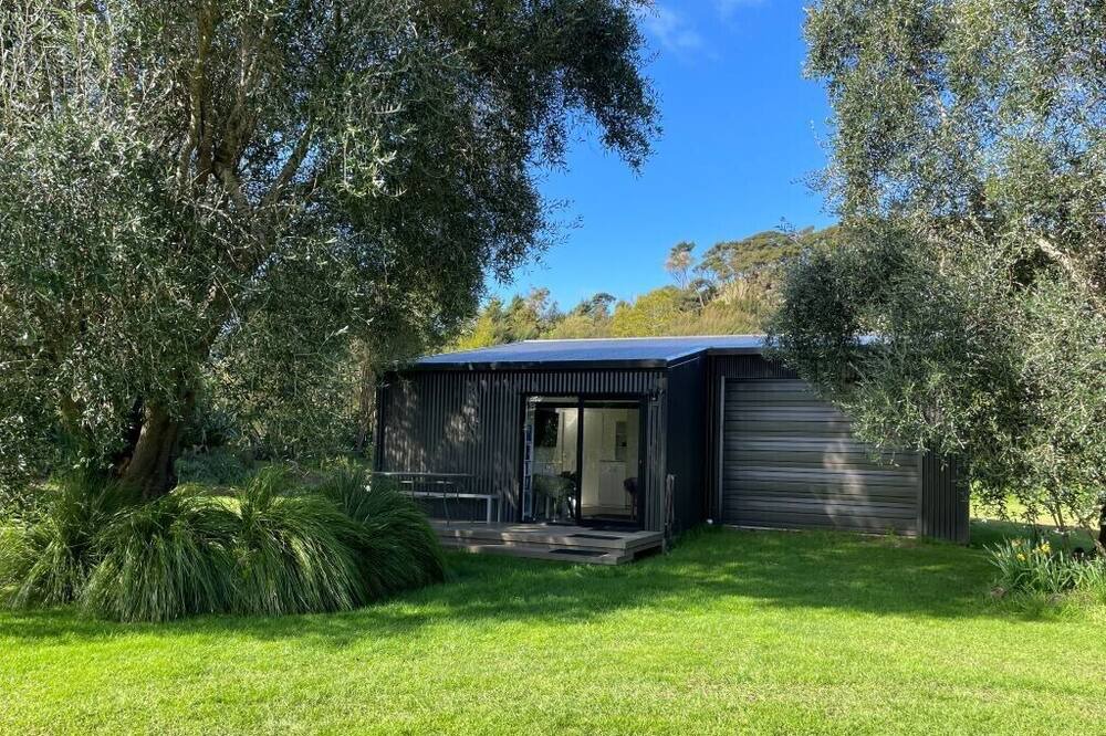 Russell Apartment | Clendon Cove Olive Studio with boat ramp and good for Cape Brett walkers