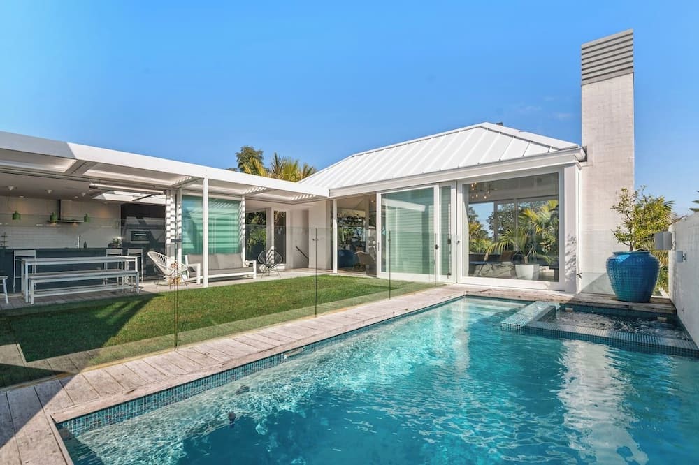 Westmere Apartment | Westmere Luxury | w Pool | by Furnished Rentals