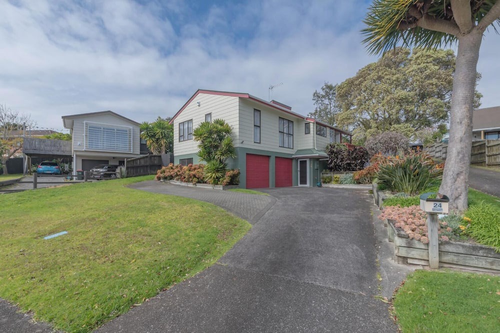 Bucklands Beach House | Marendellas Escape - Bucklands Beach Holiday Home