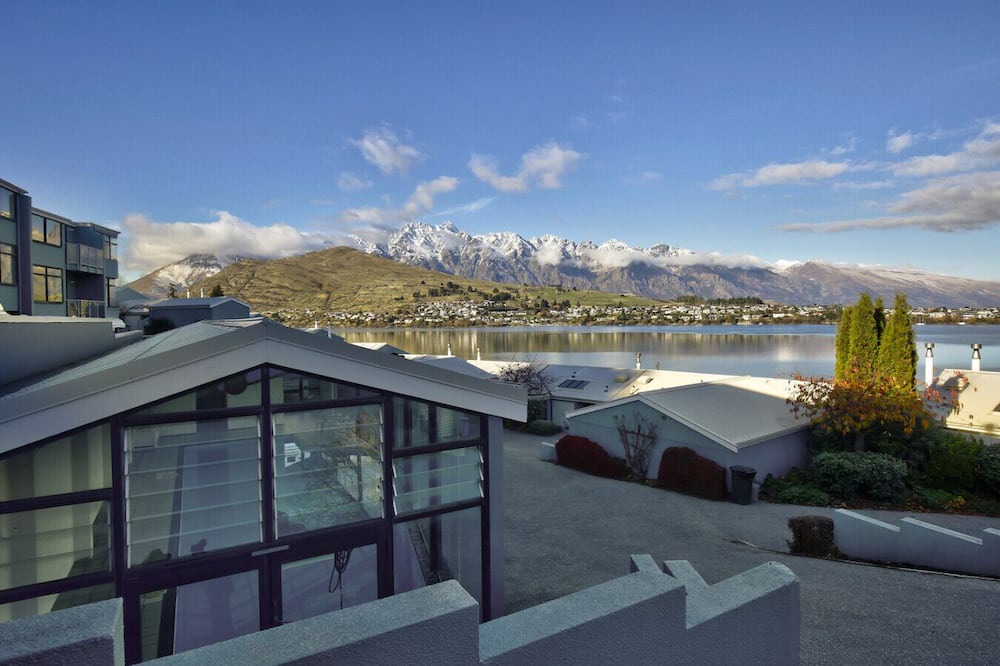 Queenstown Apartment | Central 2 bed Apt - views, pool, walk to town