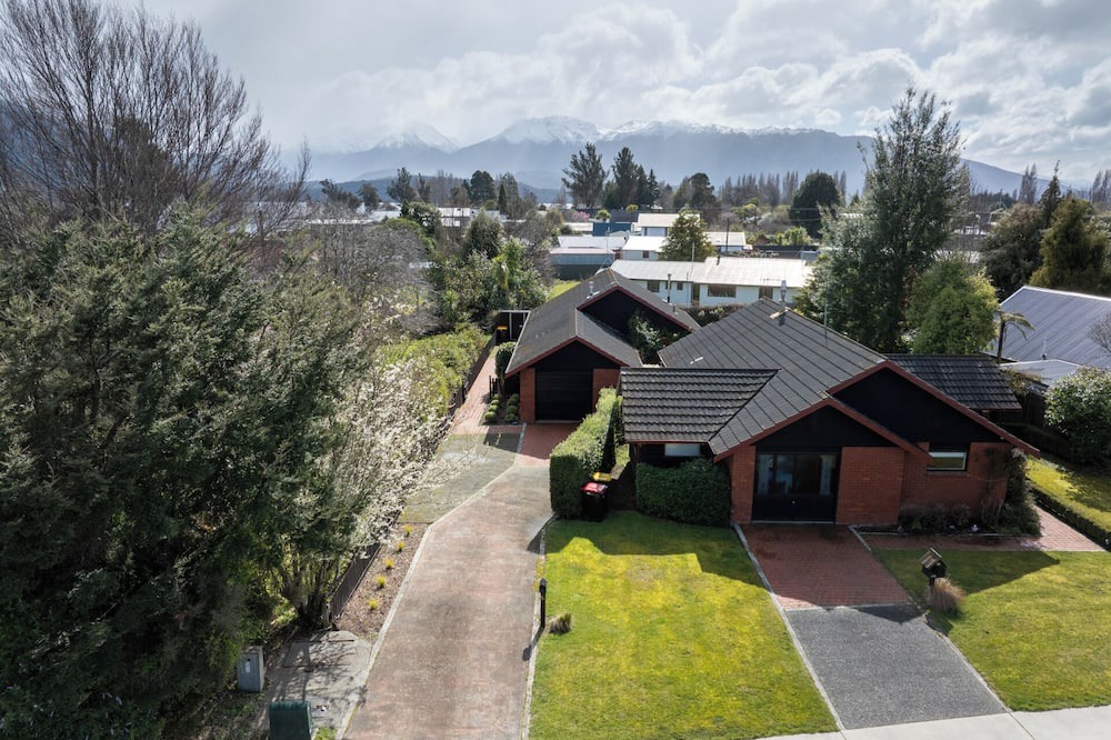 Te Anau House | Matai by the Lake - Te Anau