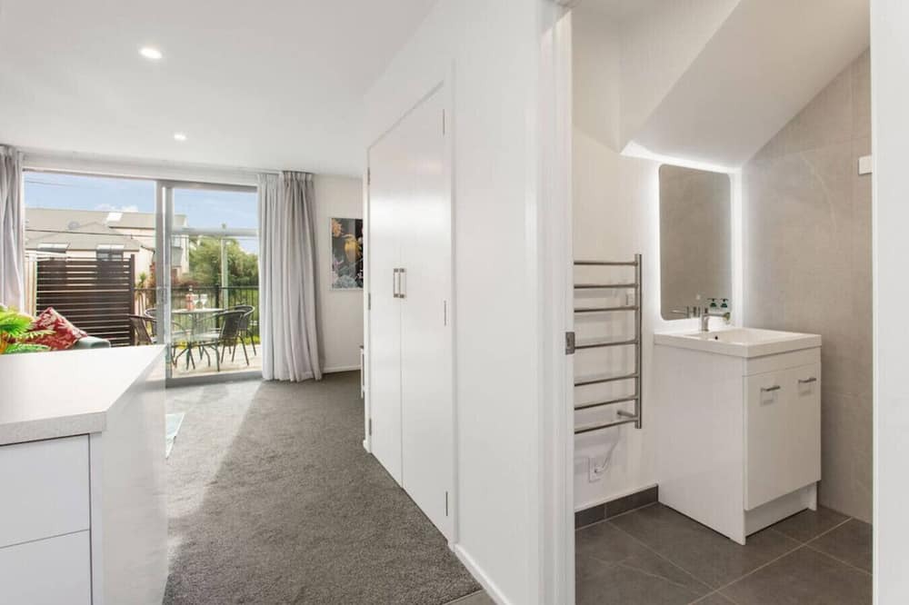 Linwood Apartment | Appt 2 on Armagh 2Bdrm 2 Bthrm Free Park