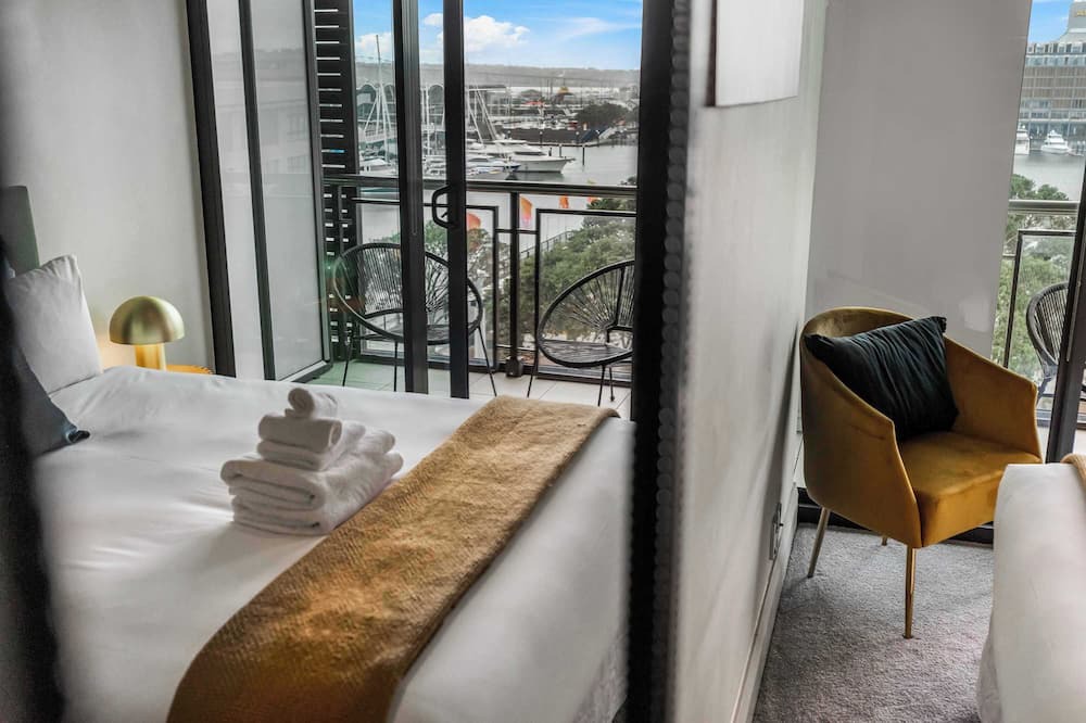 Auckland Central Business District Apartment | Comfort, Harbour Views & Balcony | Zodiak Stays