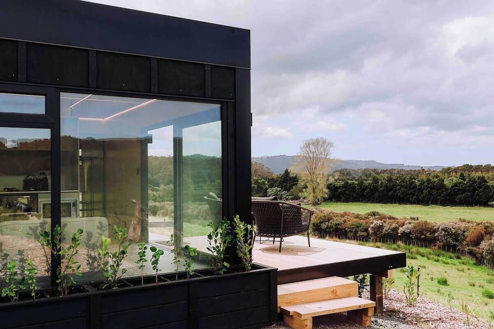 Tawharanui Cabin | Omakana Cabin, Omakana Cabin – Scenic Farm Stay with Sleepout